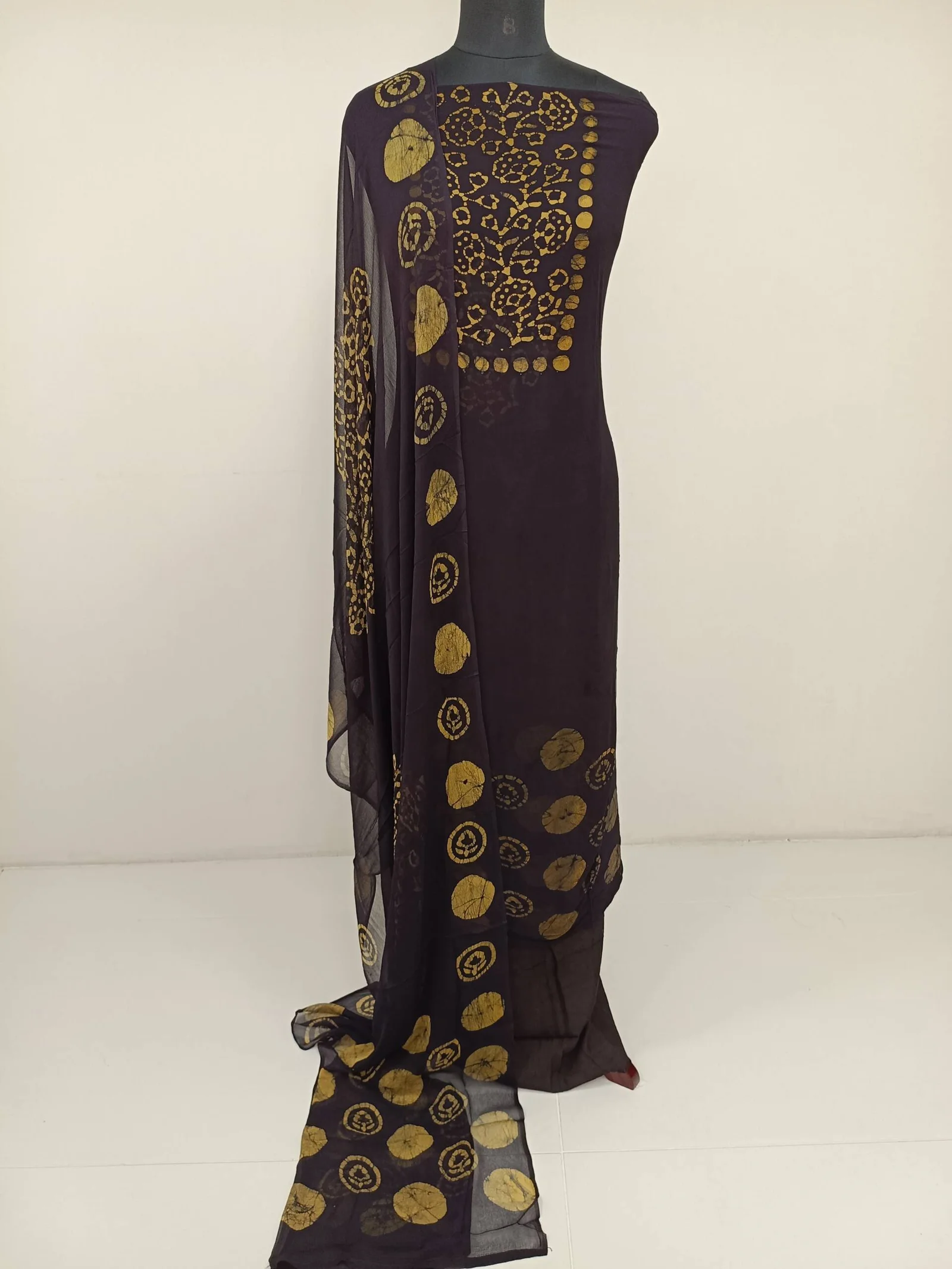 GEORGETTE BATIK PRINTED SUITS