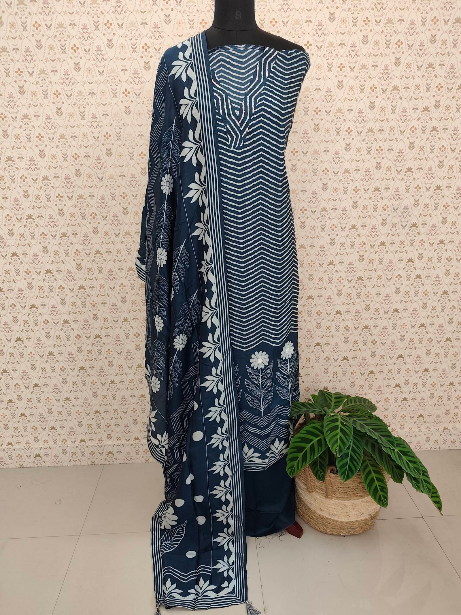 MUSLIN SILK SALWAR SUIT