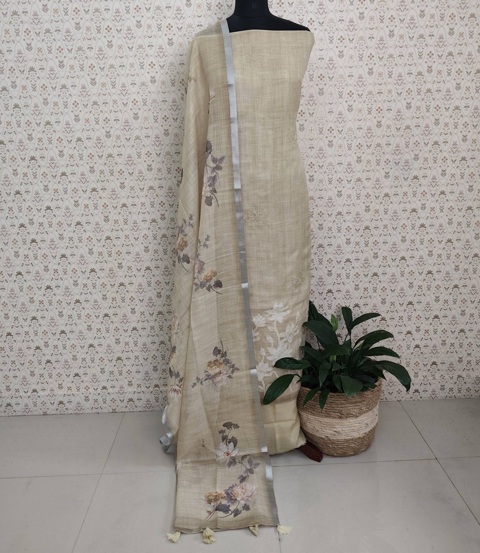 SILKY KOTA APPLIQUE WORKED SUITS 43357