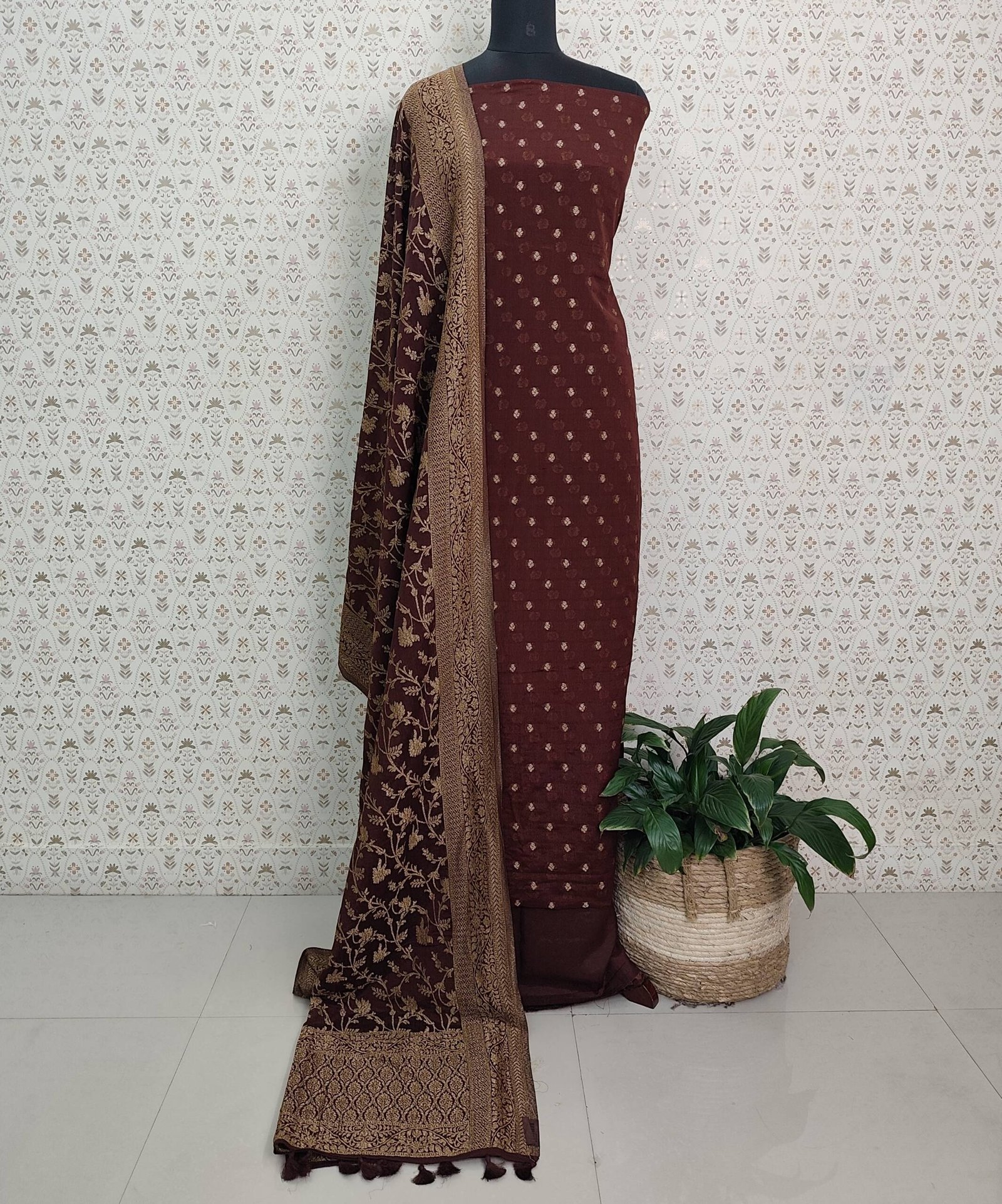 VISCOSE GEROGETTE BANARASI SUITS